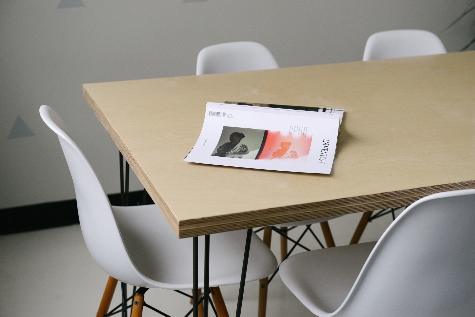 Houten deurgrepen en inox handgrepen: natuurlijke en moderne accenten voor je interieur
